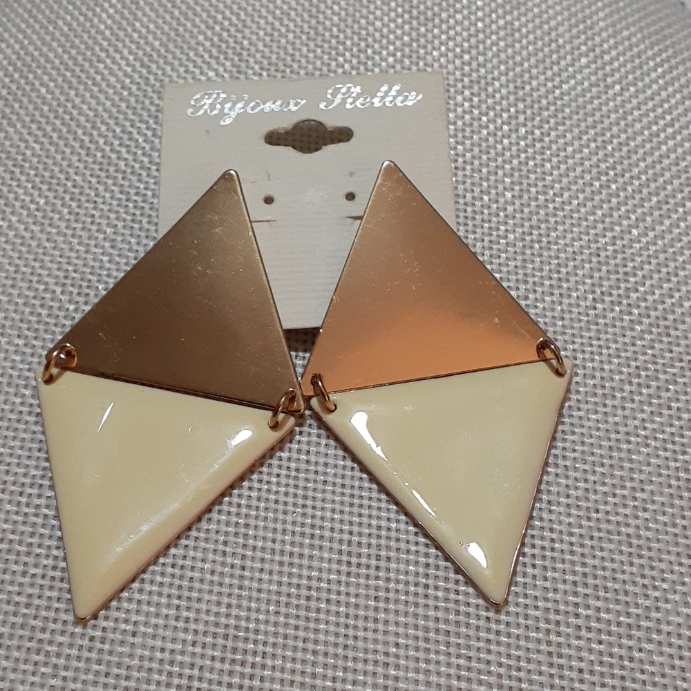 Bijoux Stella Jewelry Goldtone/Beige Diamond Shspe Pierce Earrings.